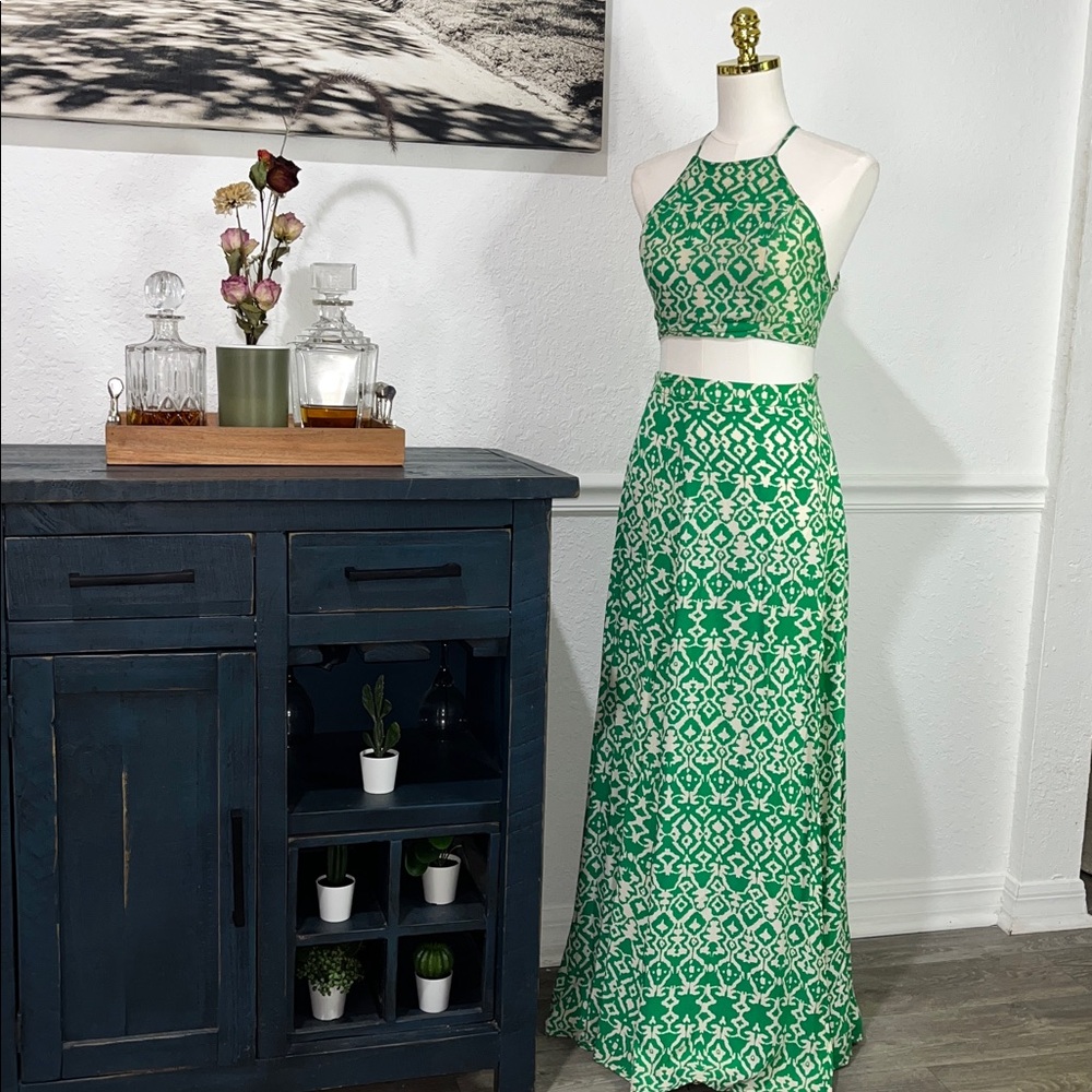 100% Rayon floral halter top and skirt set size Small by Aakaa